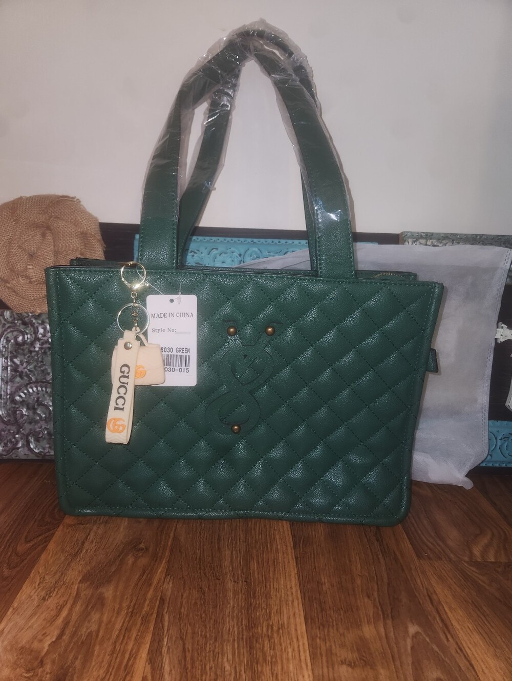 HUNTER GREEN QUILTED TOTE FASHION BUNDLE 💥FREE GWP, READ BELOW💥 - Picture 2 of 16